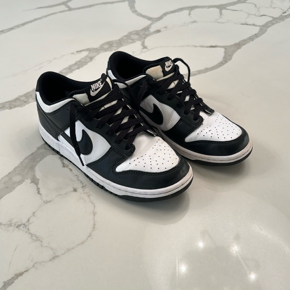 Nike Panda Dunks - Picture 1 of 7